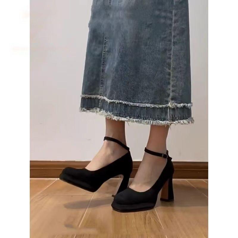 Fashion versatile square head single shoes summer 2025 new French thick heel Mary Jane shoes retro black high heels women