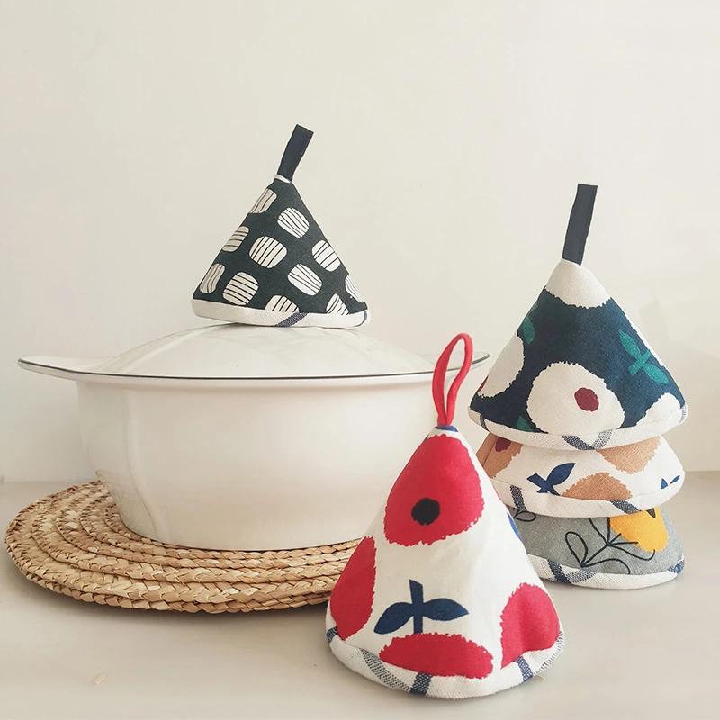 1PC Cute Cartoon Oven Mitts Triangle  Cotton Baking Insulation Microwave Heat Resistant Non-slip Gloves Handschoen Hand Clip