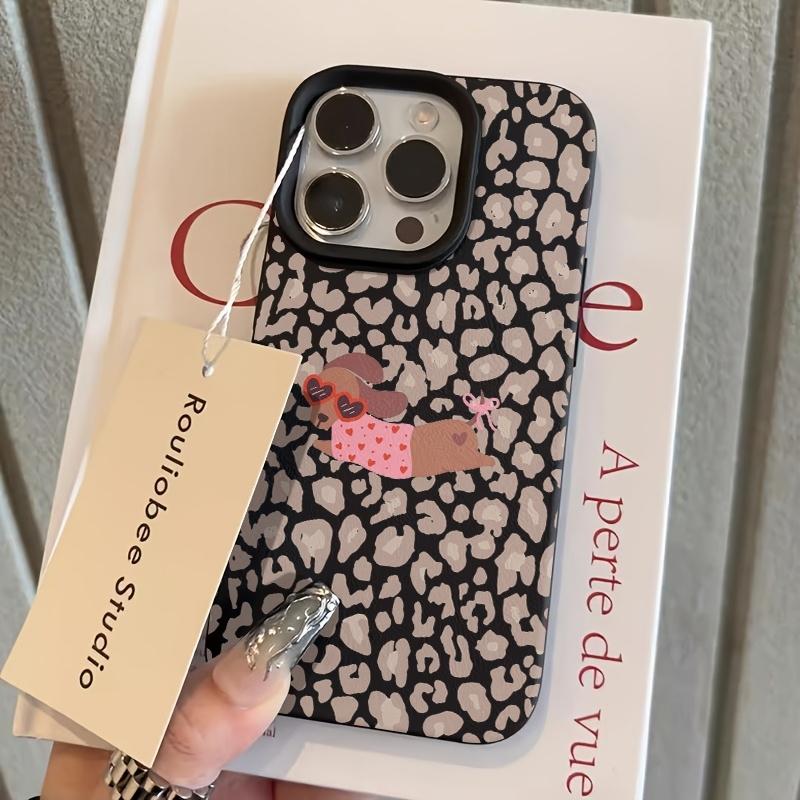 Phone Case For Samsung Galaxy A17 A37 A57 A56 A55 A54 S26 Ultra S25 Plus S24 FE S23 S22 S21 Dachshund with a Heart Pattern Cover