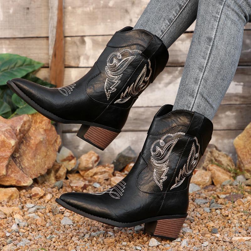 Large Size Thick Heel Pointed Embroidered Short Boots Women's Autumn and Winter New Fashion, Lightweight and Comfortable Short Martin Boots