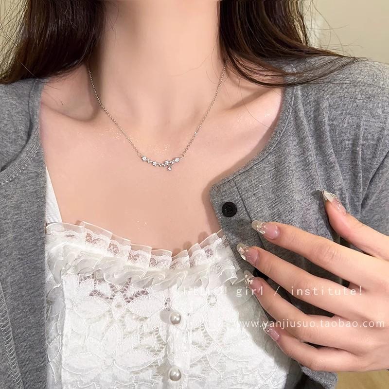 Leichter Luxus Nischen Perlenhalskette Damen Vielseitige High-End Schmetterling Titanstahl Schlüsselbeinkette Halskette