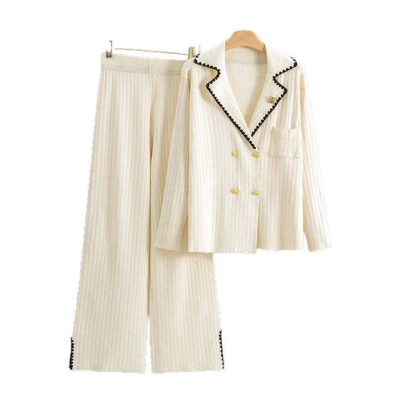 A Fashionable Autumn and Winter Knitted Casual Slimming and Stylish Two-piece Set for Women