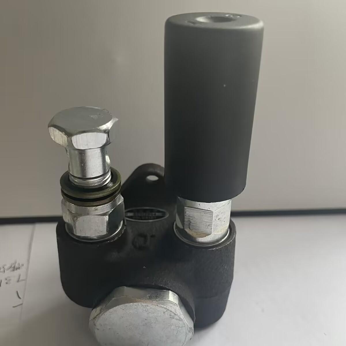 

Forklift Diesel Hand Fuel Feed Lift Pump 26000Z-S0121 SI/HZ2204 for Motor 490 495 498 RIGHT