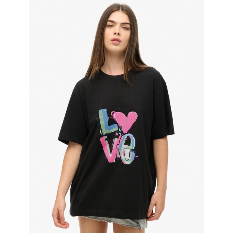 T-shirt à manches courtes pour femmes avec imprimé coloré de lettres "LOVE" style graffiti (Élément Cœur + Accents Étoiles)