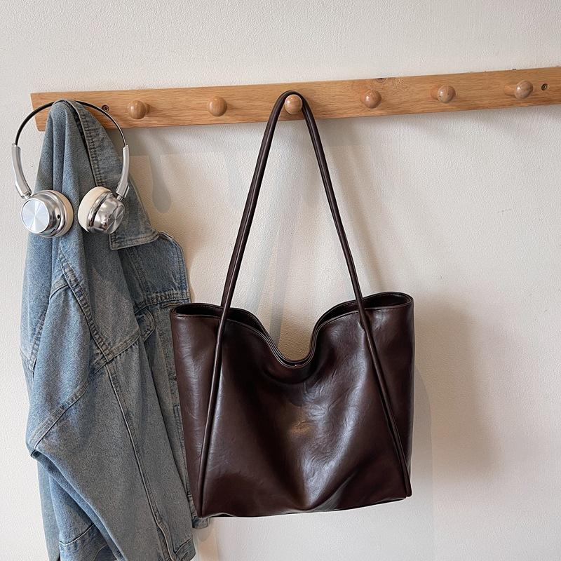 This year's popular retro commuter bag women's 2025 autumn new trendy large-capacity student class shoulder tote bag