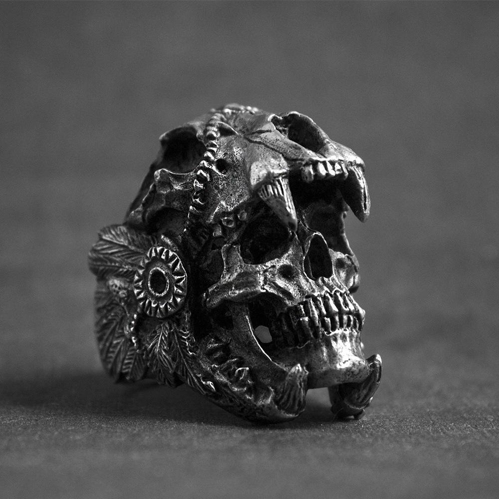 Classic Punk Style Men's Skull Ring - Retro Fire Design