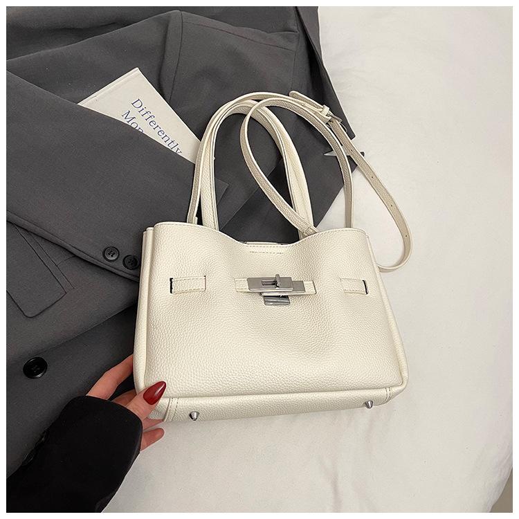 

Премиальная маленькая сумка в иностранном стиле женская 2025 новая модная универсальная сумка-мессенджер изысканная портативная дорожная маленькая сумка белый