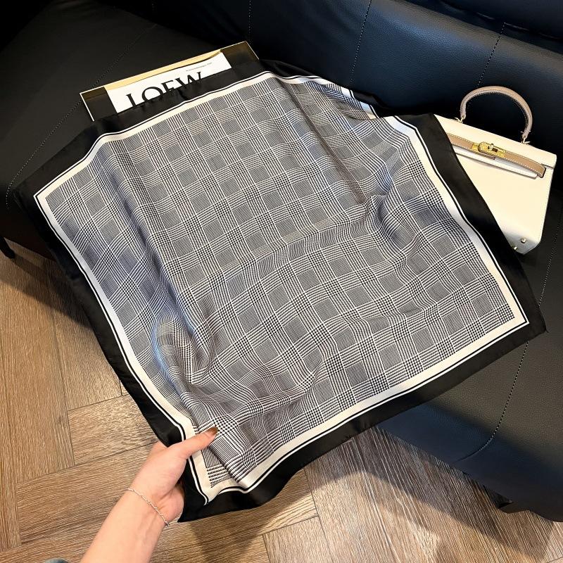 New silk scarf women's fashion versatile high-end small square scarf Korean version neck protection scarf spring and autumn retro scarf binding bag
