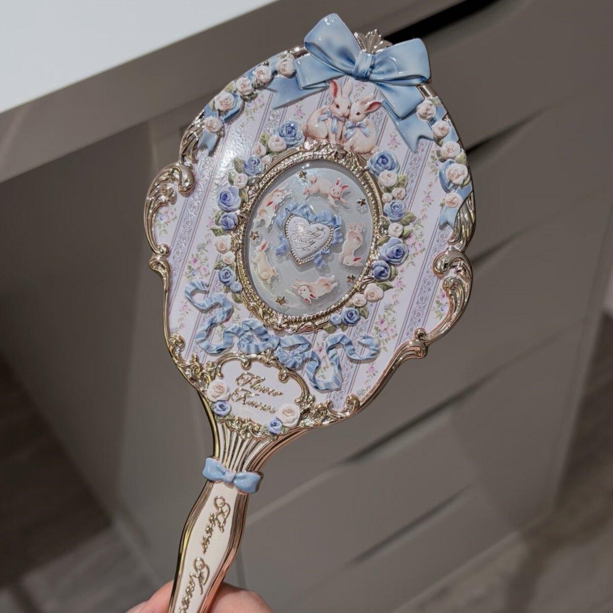 Pocket-sized round princess style makeup mirror