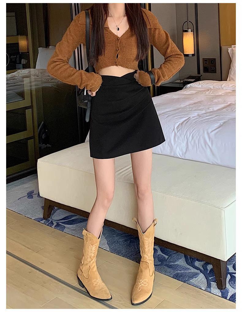 Spring 2024 Women's Pleated High-Waist A-Line Skirt: Warm, Fashionable, Short Design