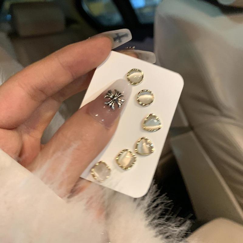 Korean Version of Retro Earrings, Cold Wind Temperament, Ear Jewelry, High-end Sense, Niche Design, Stud Earrings, Women