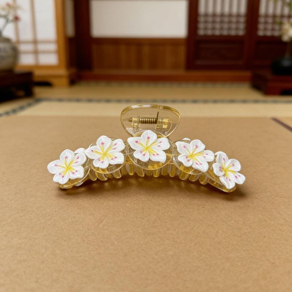 Elegant Floral Claw Hair Clip for Women - Sophisticated Bangs & Side Hair Accessory