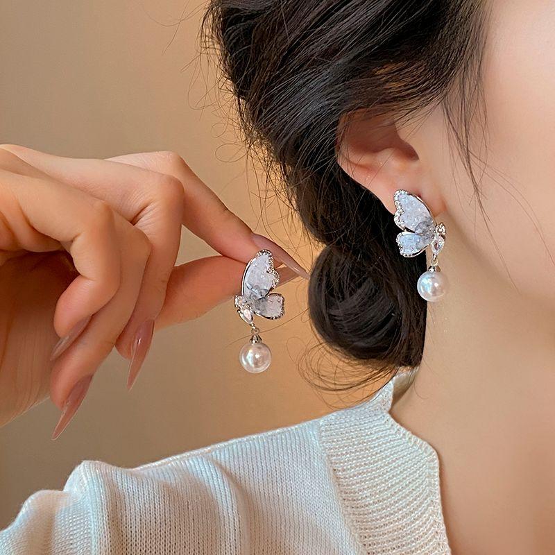 

Accessible Luxury Fancy Unique Suitable for Summer Butterfly Studs Women 2025 New Arrival Earrings Blue Crystal Earrings Blue butterfly Pearl