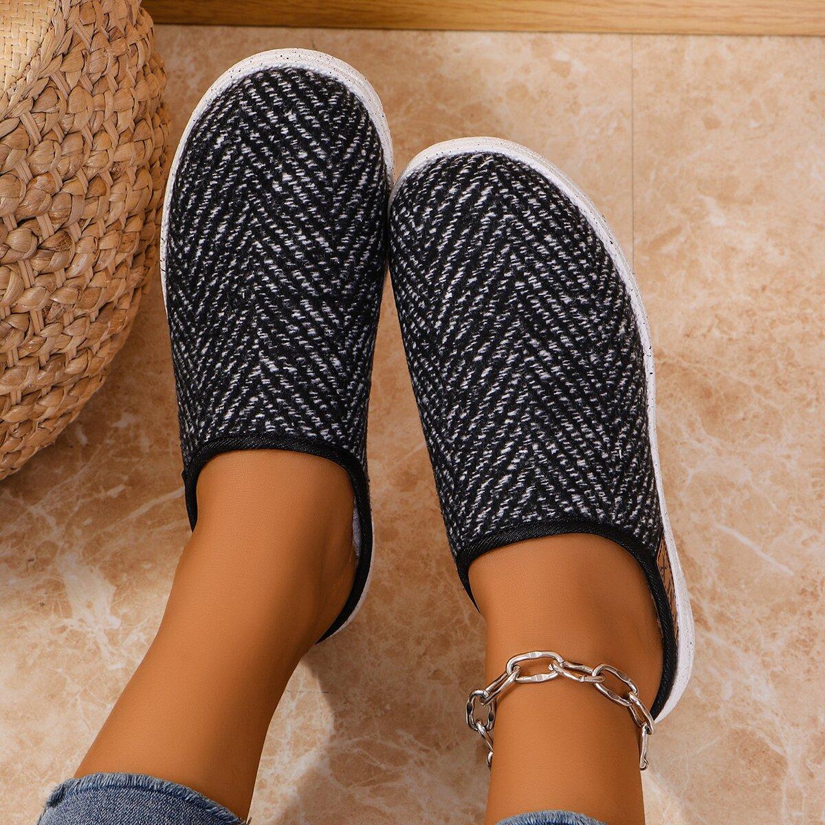 

Женские зимние тапочки 2024 года, новые модные теплые плюшевые полутапочки, удобные домашние туфли на плоской подошве, легкие, размер 36-43 43 чёрный