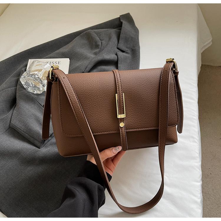 

Retro work commuter bag women s large capacity 2025 new casual autumn and winter versatile single shoulder messenger bag small square bag темно-коричневого