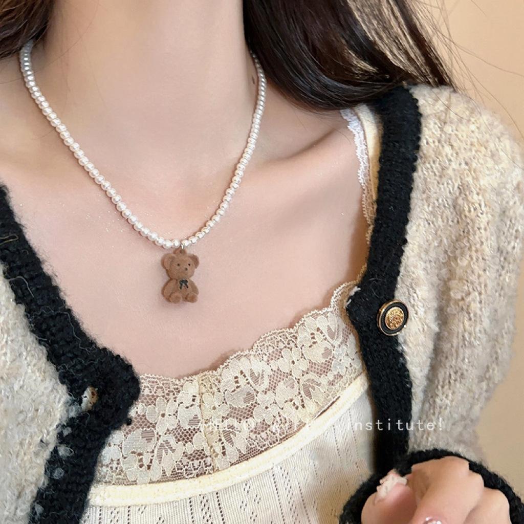 Japanese and Korean style sweet and cute flocked bear pearl necklace, women s jewelry, simple and high-end titanium steel non-fa