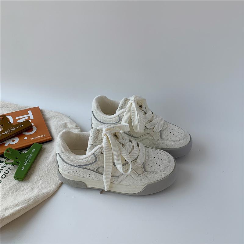 Korean versatile little white shoes women's models 2025 new spring popular casual board shoes platform and lightweight student women's shoes