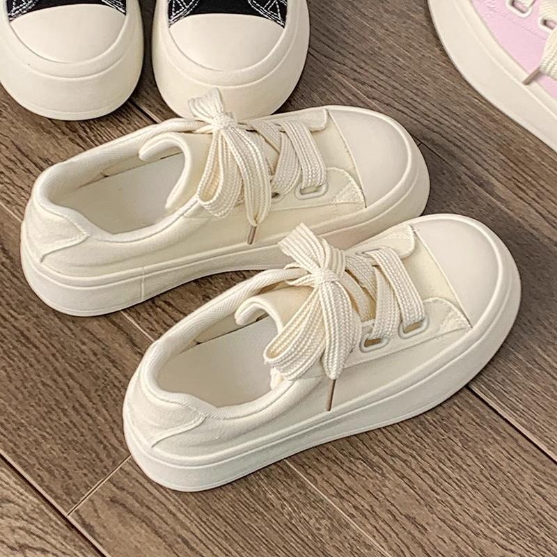 Letnie buty na platformie płócienne dla dziewcząt nowe niszowe codzienne buty deskorolkowe wszechstronne studenckie oddychające wygodne białe buty