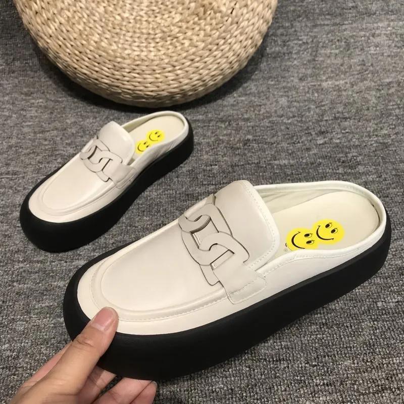 Модные туфли на низком каблуке — фото 5