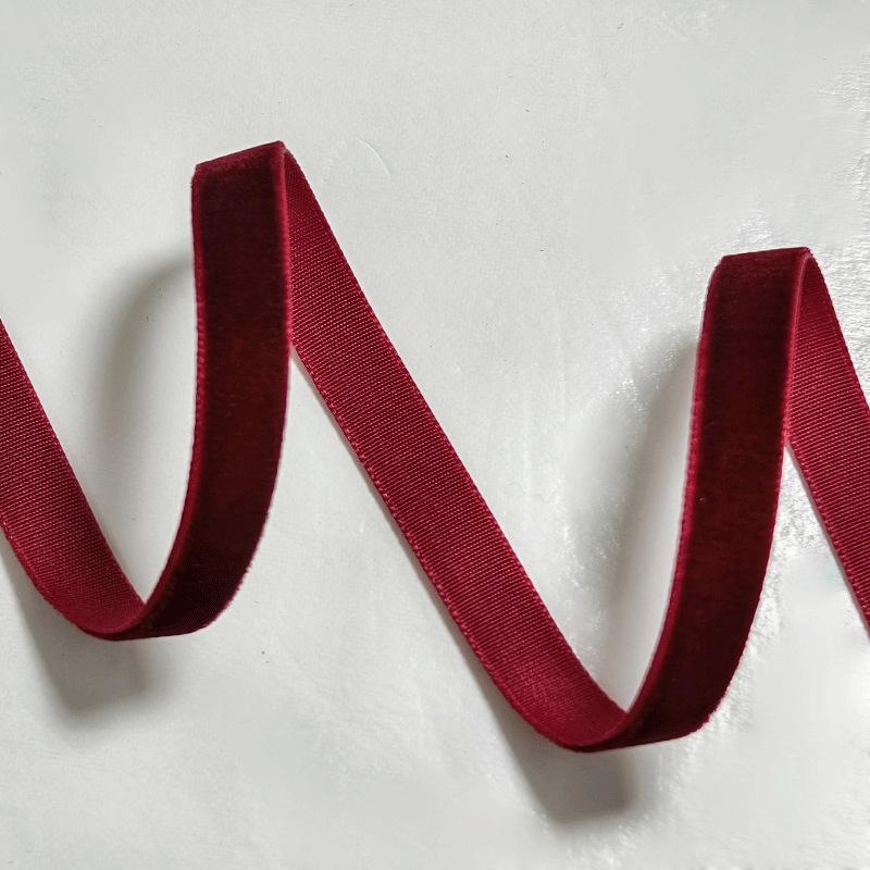Bordeauxrotes einseitiges Seidenvelours beflocktes Band für DIY-Schleifen und Geschenkverpackung
