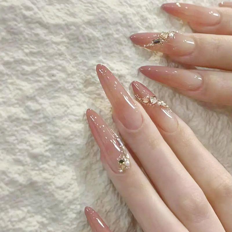 Xiaohongshu Handmade Red Floral Nail Art: Wearable, High-End Whitening Nail Tips Stickers