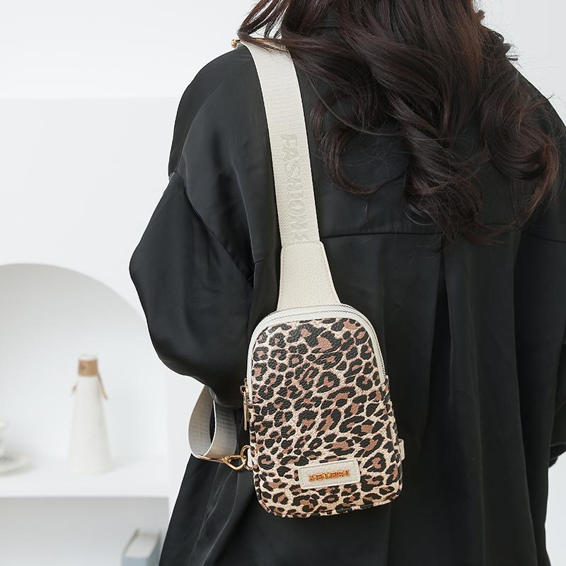 Women's Chest Bag Leopard Shoulder Crossbody Bag Lightweight Travel Satchel