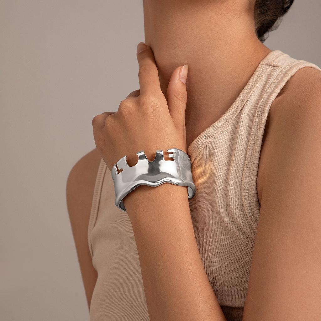 Bracciale Aperto Pieghettato Irregolare Punk Metal Creativo Amore Lucido Bracciale Bracciale