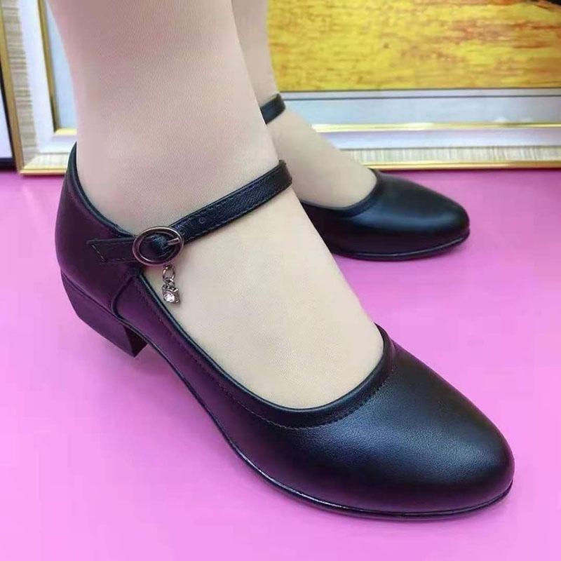 Scarpe da donna alla moda e comode in pelle da primavera e autunno possono essere usate come scarpe da lavoro