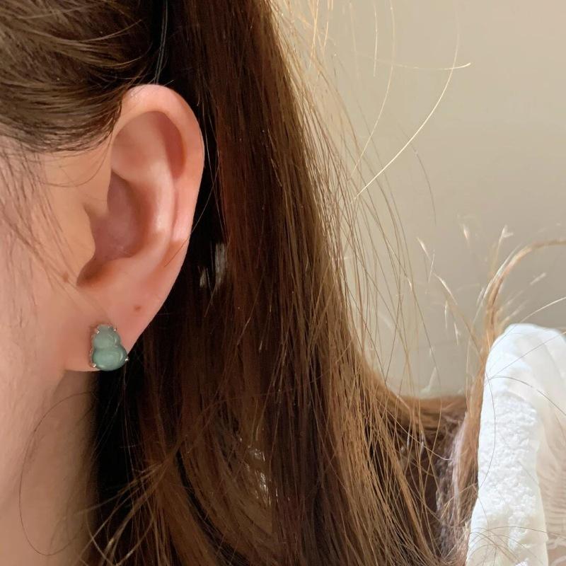 Fresh and natural high ice chalcedony green small gourd earings stud fashion and simple design suitable for daily Zircon gifts