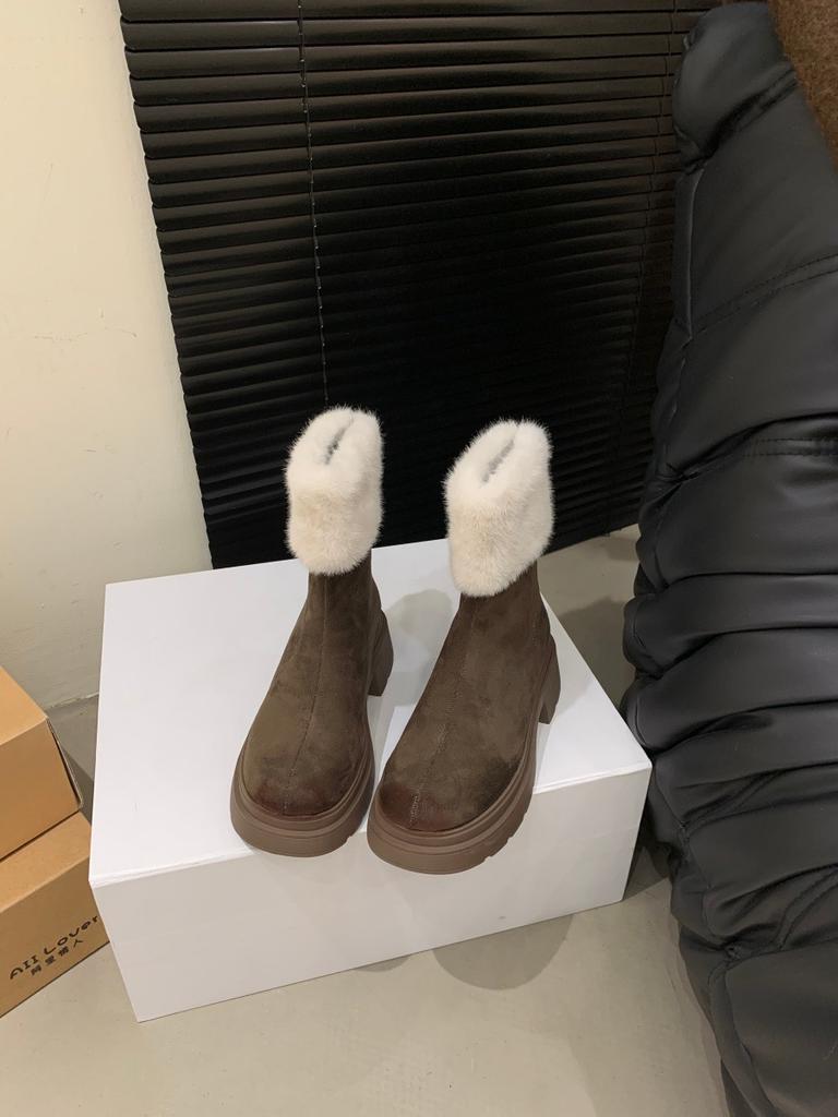 2025 Autumn and Winter New Korean Version Fashion Boots Round Head Rear Zipper Middle Heel Thin Martin Boots Large Size Short Fluffy Boots
