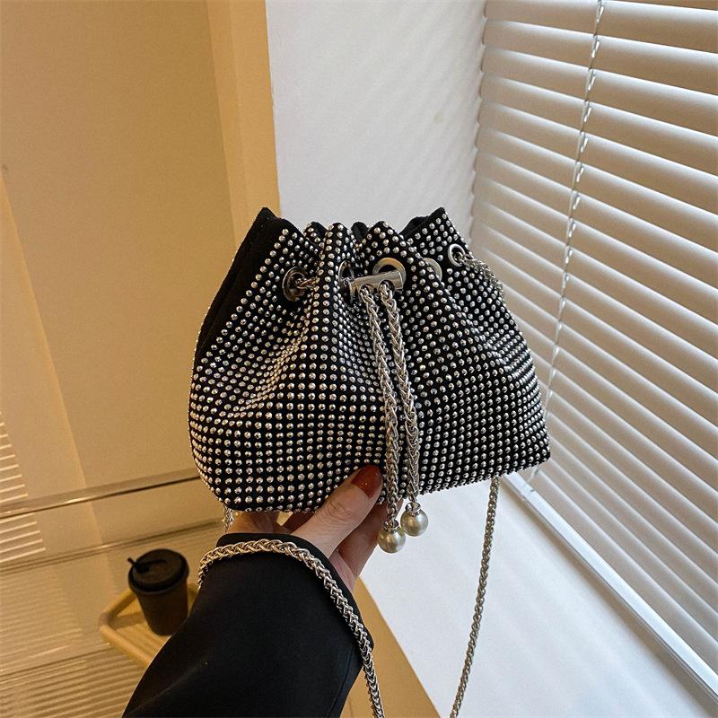 Diamond-encrusted drawstring bucket bag women's new bright diamond rhinestone full diamond bag popular high-end chain messenger bag