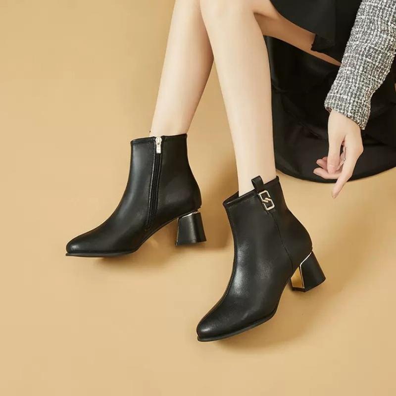 Stivaletti Corti con Tacco Alto Spesso Stile Britannico per Donna2025Nuovi Scarponcini in Cotone Foderati in Pile Stile Coreano alla Moda in Pelle da Donna