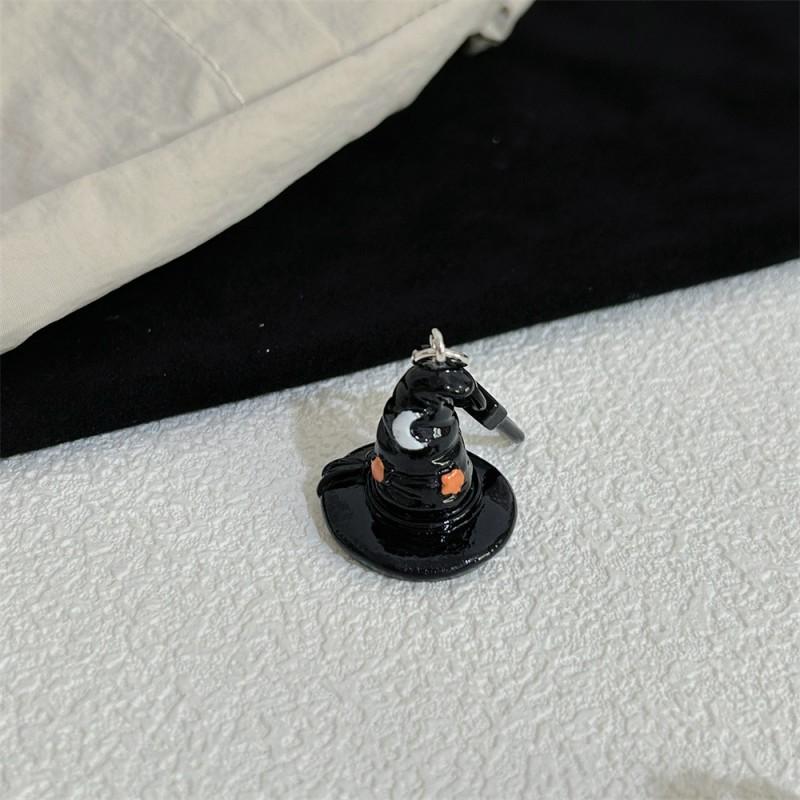 

Cute Ghost Keychain Glow-In-The-Dark Bag Charms 3D Halloween Doll Keychains Accessories Halloween Party Favors Kids Gift
