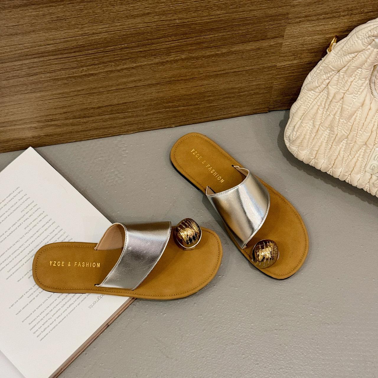 

Комплект из тапочек с маленьким носком и верхней женской обуви на плоской подошве на лето 2025 года, новые удобные пляжные черные сандалии на мягкой подошве 35 серебряный