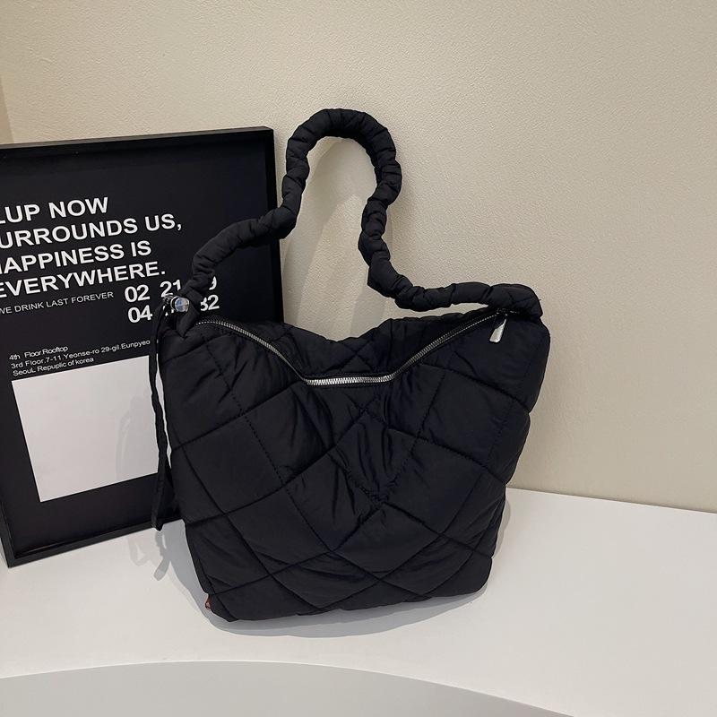 Large Capacity Cotton Clothes Bag Women's New Versatile Shoulder Messenger Bag High-end Diamond Dumpling Bag