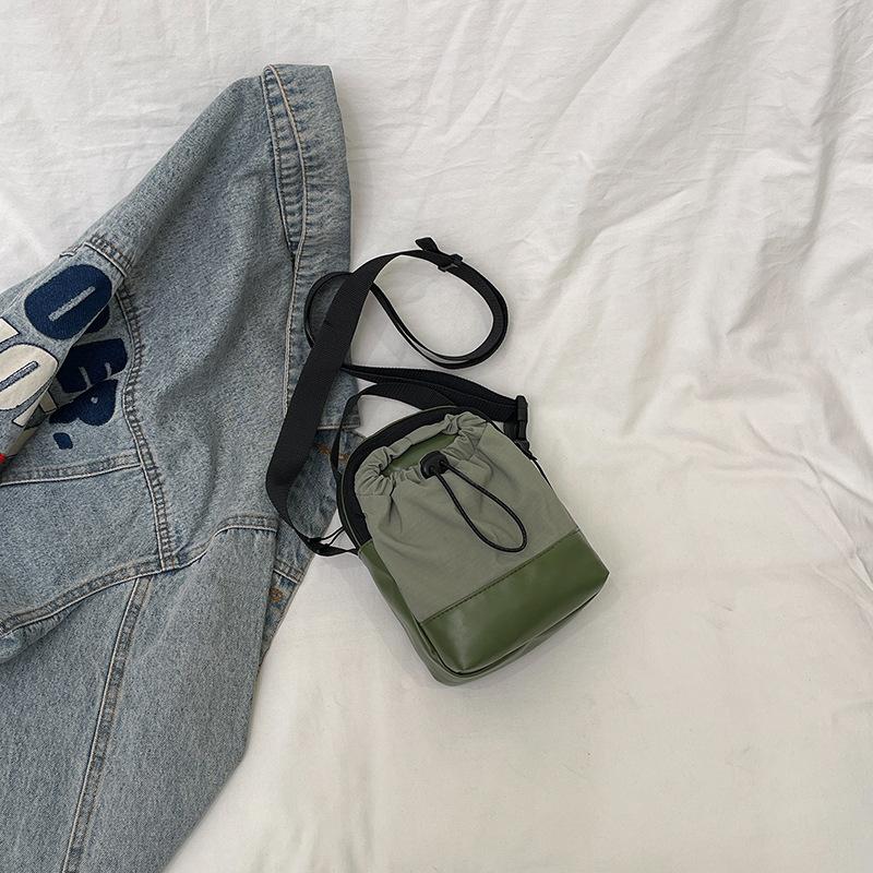 Niche sports messenger bag casual small bag street men and women simple 2025 spring trend shoulder bucket bag