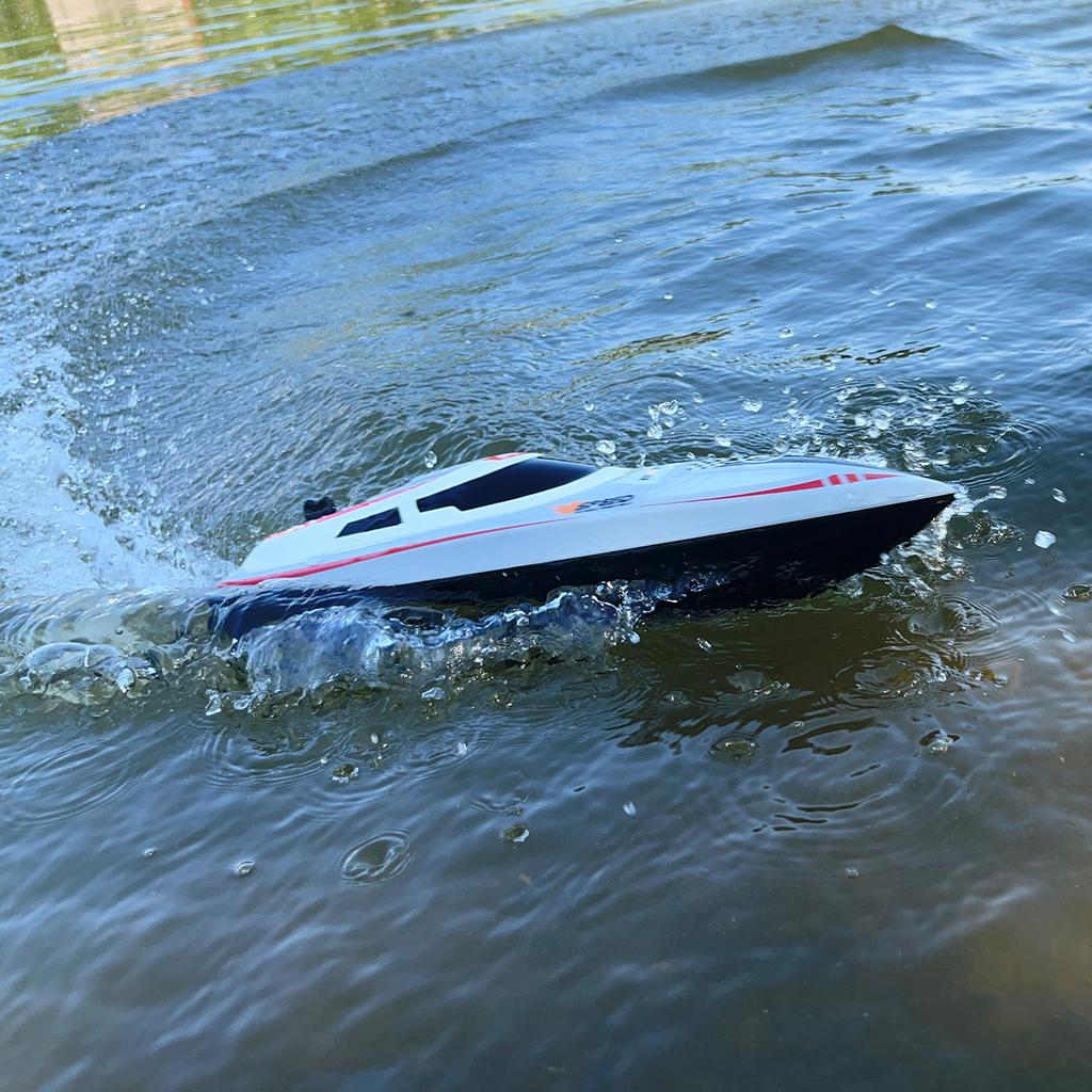 30KM/H High Speed Remote Control Boat 2.4GHz Boat for Adults Water Cooling System Low Power Reminder