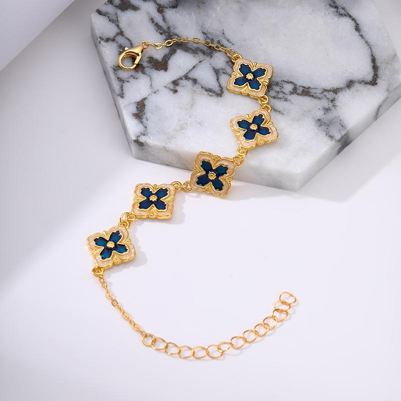 Retro Five-leaf Clover Bracelet Women's Jewelry Personalized Design Hand Jewelry Advanced Sense