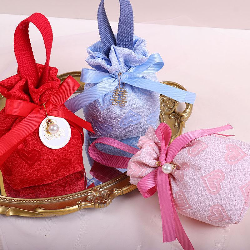Handheld Storage Bag Red Flannel Gift Bag Party Goodie Box Flannel Material Wedding Candy Bag For Party Supplies Event Hosts