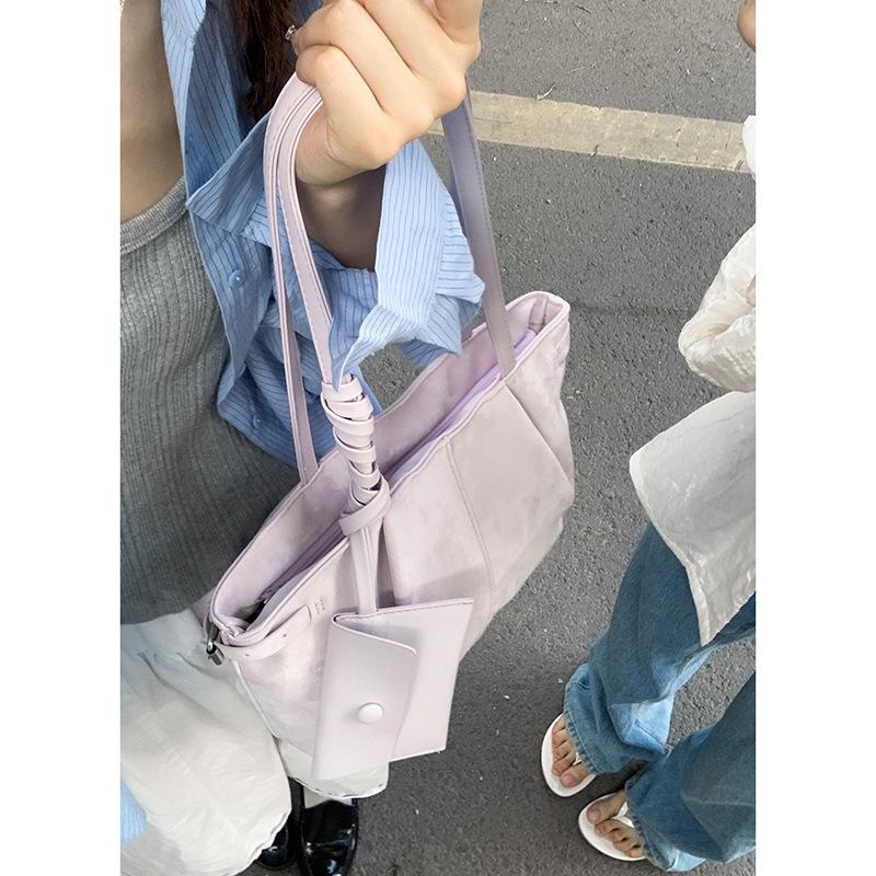 

Casual large-capacity underarm bag women s 2025 new fashion niche portable tote bag simple shoulder commuter bag фиолетовый