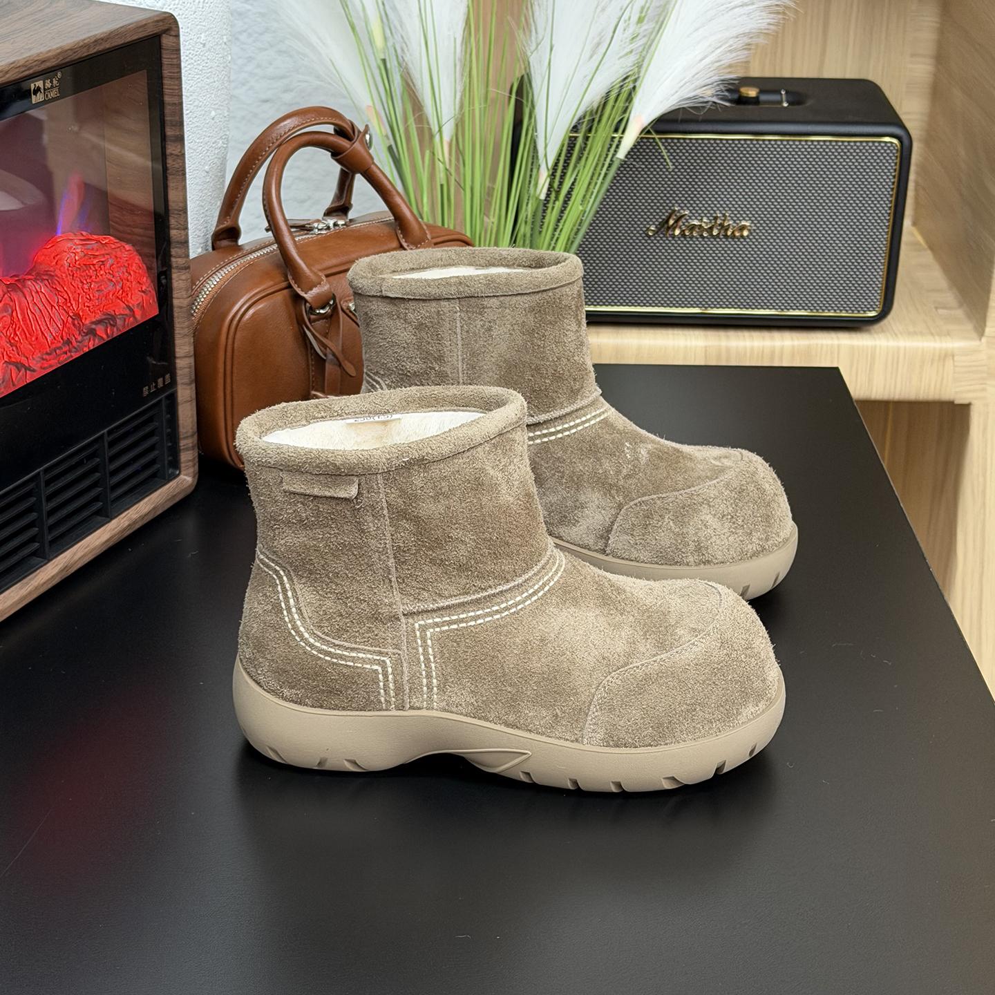 

Fur integrated thick-soled snow boots women s short boots winter new versatile casual velvet thermal cotton shoes 39