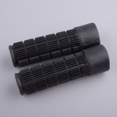 Lot de 2 poignées en caoutchouc pour bras de direction de chargeuse compacte 6702621 Compatible avec les chargeuses compactes Bobcat 751 753 763 773 863 864 873 883 963