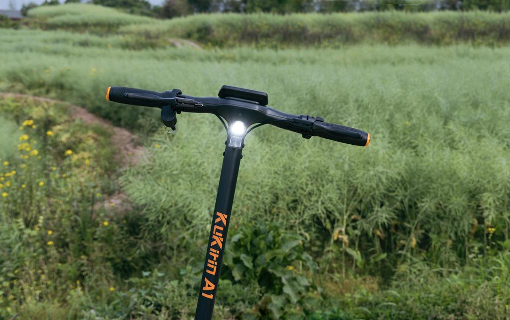 KuKirin Ηλεκτρικό Πατίνι A1 800W Μοτέρ, 48V 13Ah Μπαταρία Λιθίου, Ελαστικά Κενού 10 ιντσών, 45 χλμ. Αυτονομία, 45 χλμ./ώρα, Διπλά Δισκόφρενα Ηλεκτρικό Πατίνι