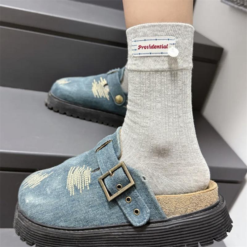 

Ladies Spring and Autumn Leisure All Purpose Cotton Pure Color Side Letter Cloth Label Shell Boneless Tube Pile Socks 1 pair сірий колір