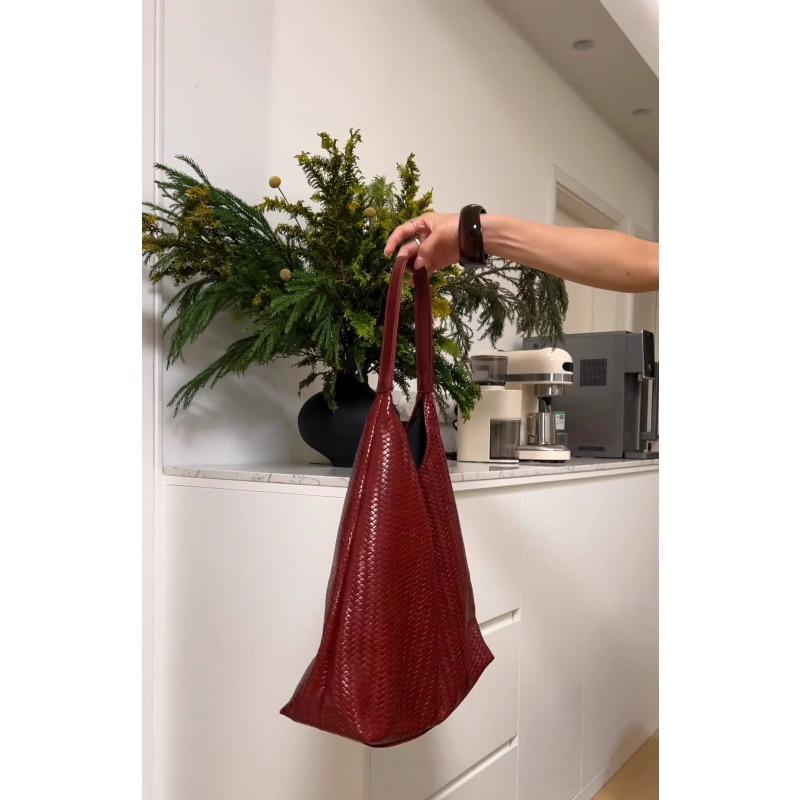 

Super Hot Red Woven Bag for Women s New Style, Light Luxury, Niche High-end, Large Capacity Tote, Underarm Bag