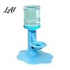 Abbeveratoio Automatico da Interno per Cani Dispenser d'Acqua per Gatti a Gravità Serbatoio 640ml Ciotola Ricaricabile Rialzata Sicura Plastica Fornitura per Animali Domestici Idratazione Senza Mani