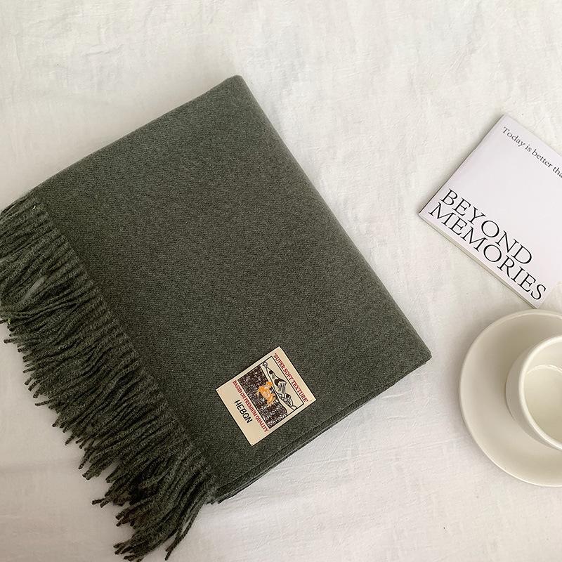 A Winter-specific, All-color, Multifunctional Scarf with A Soft Texture, Resembling The Feel of Cashmere, Providing Warmth and Protection.