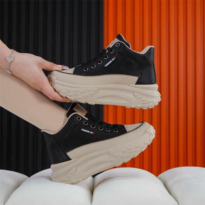 Scarpe alte bianche autunno nuove per studentesse, scarpe sportive e per il tempo libero con suola spessa che aumentano l'altezza