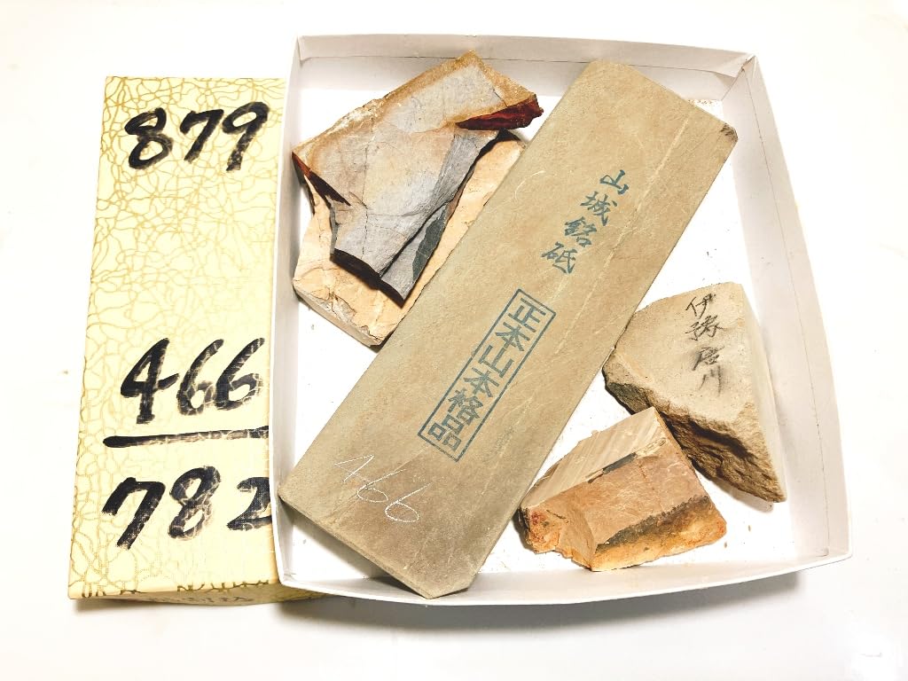 

Natural from Umegahata including and Also includes whetstones from formerly managed by the Ozu outdoor Box of total weight Yamashiro-inscribed