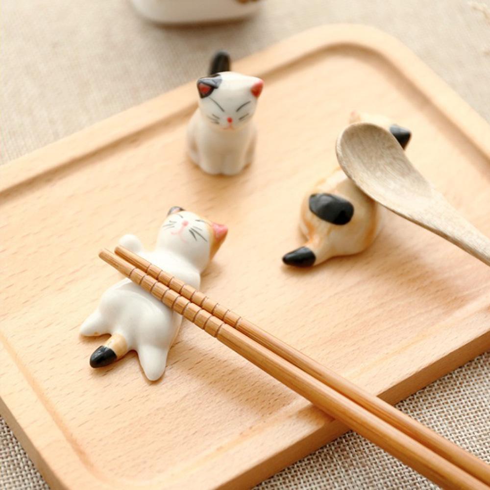 1 Pcs Cute Cat Shape Ceramic Chopsticks Holder Stand Chopstick Rack Spoon Stand Pillow Japanese Style Kitchen Tableware Tools